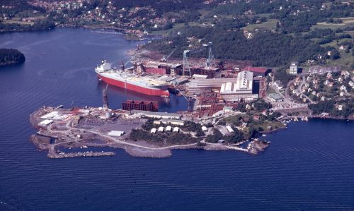 19730600-BN675-Sir Charles Hambro ved utrustningskaien.jpg